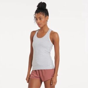 VUORI WOMEN'S LUX PERFORMANCE TANK Light Gray Athletic Workout